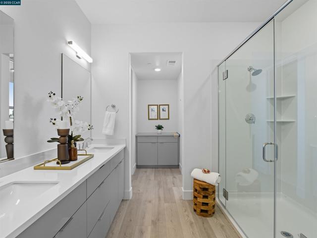 44862 S Grimmer Blvd, Fremont CA: https://media.crmls.org/mediaz/72f7ee73-5fe6-4ebb-b610-8a2fa3653378.jpg