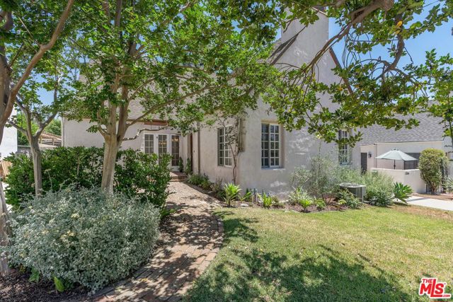 2310 Santa Anita Avenue, Altadena CA: https://media.crmls.org/mediaz/72f8972c-28f4-4218-a823-3223bf5ffa75.jpg