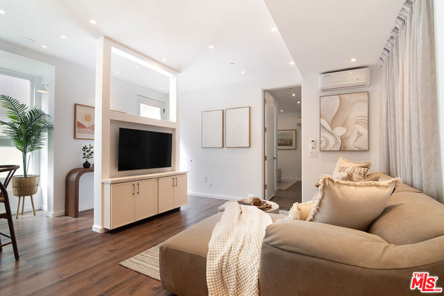1623 S Bedford Street, Los Angeles CA: https://media.crmls.org/mediaz/72f8b545-dbd0-40a2-8514-2333328bc3a9.jpg