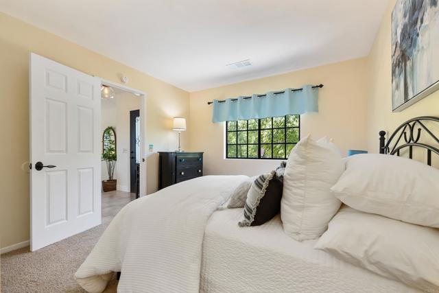 28551 Meadow Glen Way W, Escondido CA: https://media.crmls.org/mediaz/72f8cf1f-03df-47db-9d9d-4b9991e98f2c.jpg