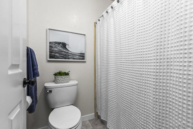 3985 Wabaska Dr, San Diego CA: https://media.crmls.org/mediaz/72f9177b-3d69-4063-a30b-1a281d9ad3e5.jpg