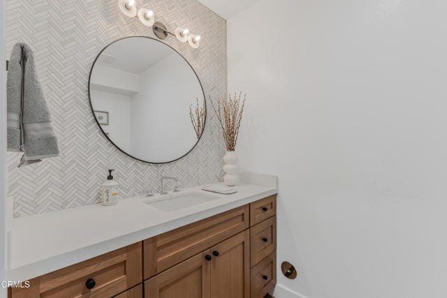 265 W Kelly Road, Thousand Oaks CA: https://media.crmls.org/mediaz/72fa0ba4-157f-4d1c-9cc6-c2ebb399d2a9.jpg