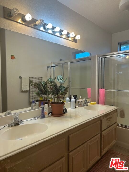 44 E Sutton Place, Palm Desert CA: https://media.crmls.org/mediaz/72fa43eb-1c1f-41cd-a0c8-a343254ed64b.jpg