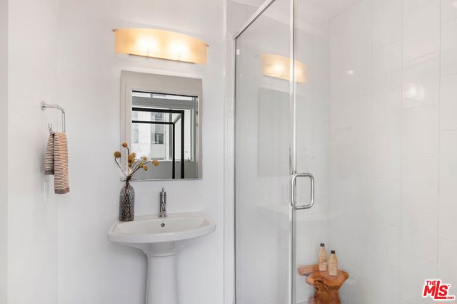 4151 Redwood Avenue, Los Angeles CA: https://media.crmls.org/mediaz/72fab8b2-4fc7-4b2e-a41e-9b54aeeba2c6.jpg