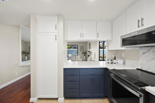 3525 Mcsherry Way, Alameda CA: https://media.crmls.org/mediaz/72faddb3-8022-4bc5-aeca-9cc94e9dc2c5.jpg