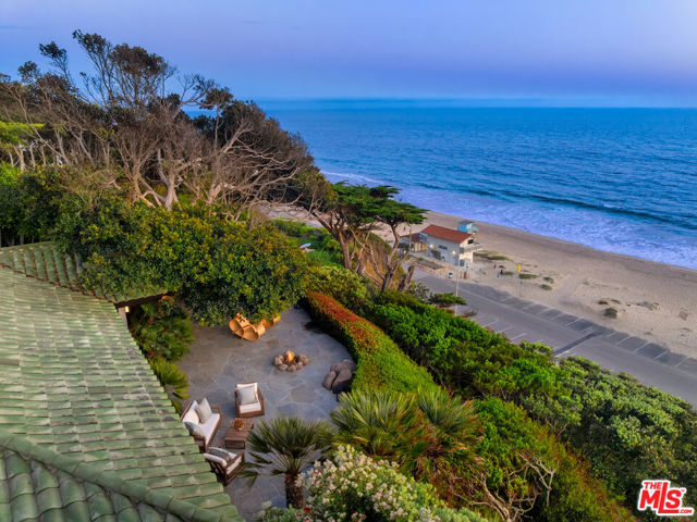 7221 Birdview Avenue, Malibu CA: https://media.crmls.org/mediaz/72fb69b8-1bac-40bb-8227-f4753ec59d1f.jpg