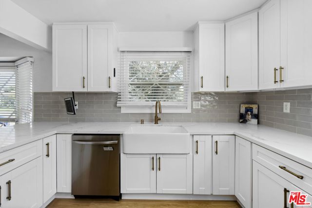 4723 Autry Avenue, Long Beach CA: https://media.crmls.org/mediaz/72fc02dd-bdaf-45ff-9eaa-4ec3f5d29fcf.jpg