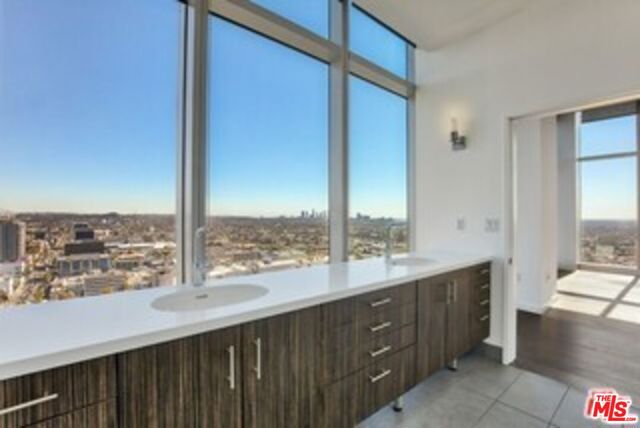 1480 VINE Street, Los Angeles CA: https://media.crmls.org/mediaz/72fc069d-0aa9-4f76-8b4f-2a939c2cf635.jpg