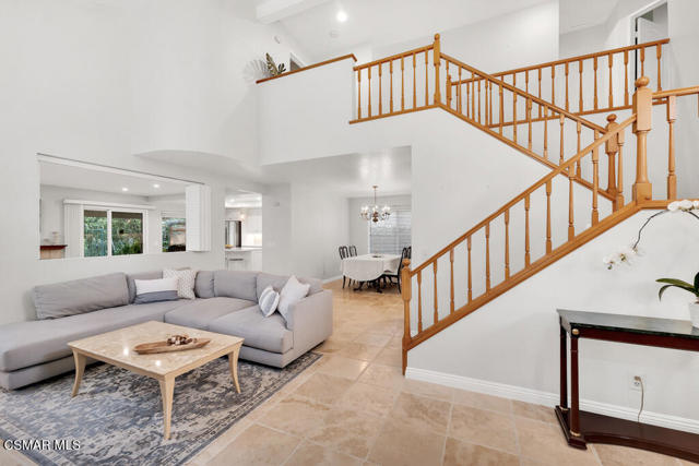 645 Overlook Road, Simi Valley CA: https://media.crmls.org/mediaz/72fc295e-09bc-4f9d-9d37-8c7a5b086dad.jpg