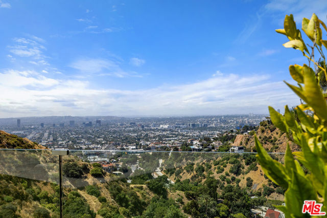 7834 Electra Drive, Los Angeles CA: https://media.crmls.org/mediaz/72fcf2ed-40fd-4c1b-8d34-7ebf257e86b0.jpg