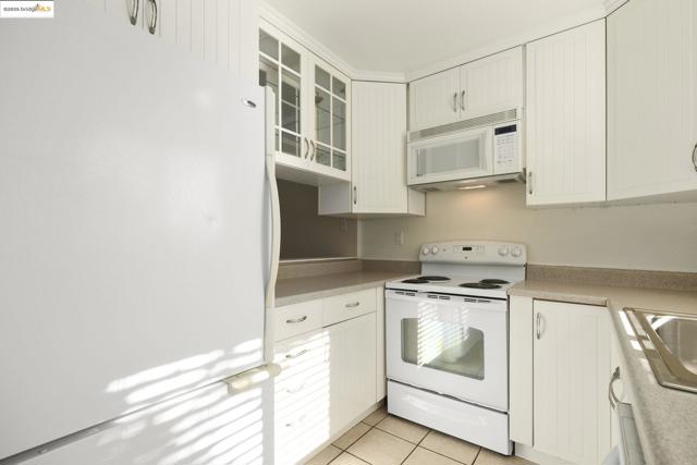 2141 Northwood Cir, Concord CA: https://media.crmls.org/mediaz/72fcf57c-7233-4112-9b97-1c53041612a8.jpg