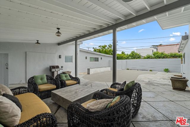 10650 Putney Road, Los Angeles CA: https://media.crmls.org/mediaz/72fd4b19-c5b6-4ae6-8c9c-e63e87a3c0b2.jpg
