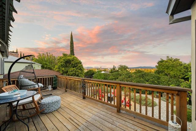 1901 Chestnut Street, Redding CA: https://media.crmls.org/mediaz/72fd6369-e861-42c1-ba67-3395b4cb2d8f.jpg