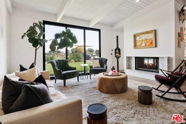 17237 Quesan Place, Encino CA: https://media.crmls.org/mediaz/72fdc87b-654b-4c69-a1d6-34ffa2b5b18a.jpg