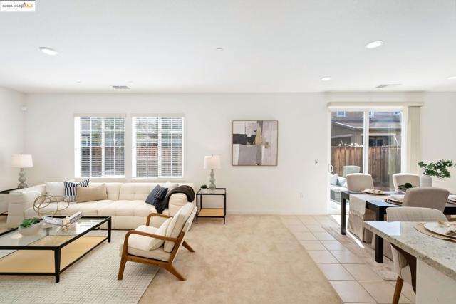 112 Willowrun Way, Oakley CA: https://media.crmls.org/mediaz/72fe1135-888a-40ad-80ea-0434e5d1fa08.jpg