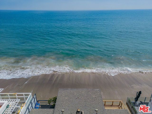 25154 Malibu Rd, Malibu CA: https://media.crmls.org/mediaz/72fe753b-908d-4003-8550-8fee407661a5.jpg