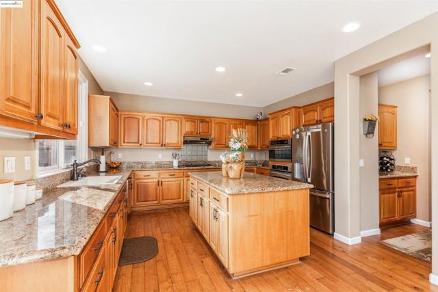 3438 Keystone Loop, Discovery Bay CA: https://media.crmls.org/mediaz/72fe8432-2faf-48bf-94b3-f015502dd5f4.jpg