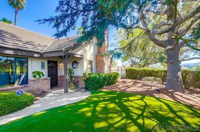 2336 Rancho Diego Ct, Escondido CA: https://media.crmls.org/mediaz/72fea1dd-471b-4bfd-ab07-6bdaa10b25d1.jpg