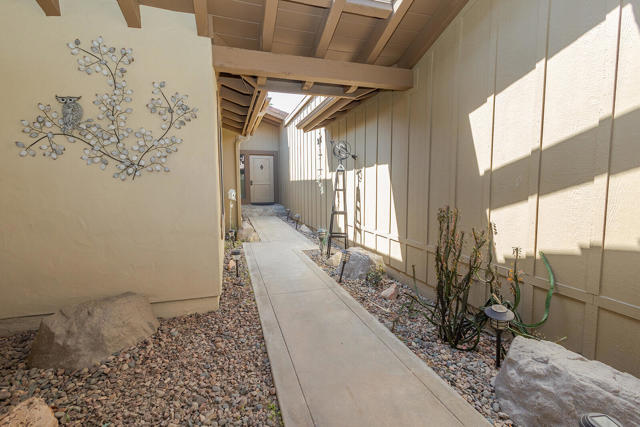 203 Wild Horse Drive, Palm Desert, CA 92211