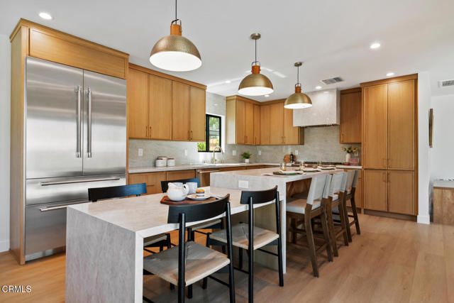 Detail Gallery Image 10 of 50 For 7932 Woodlake Ave, West Hills,  CA 91304 - 4 Beds | 3 Baths