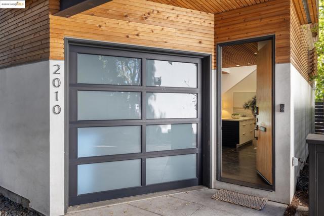2010 9th St, Berkeley CA: https://media.crmls.org/mediaz/72ff629d-2b2f-496e-9bf5-7785d39b4a12.jpg