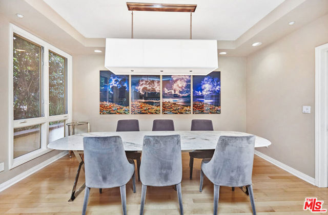 121 N Almont Drive, Beverly Hills CA: https://media.crmls.org/mediaz/72ff6f55-9d68-441d-a617-b1ee9341c439.jpg