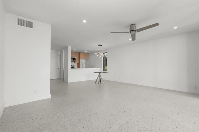 1400 E Palm Canyon Drive, Palm Springs CA: https://media.crmls.org/mediaz/72ff8712-aea3-4ed2-978a-7bd1104d358e.jpg