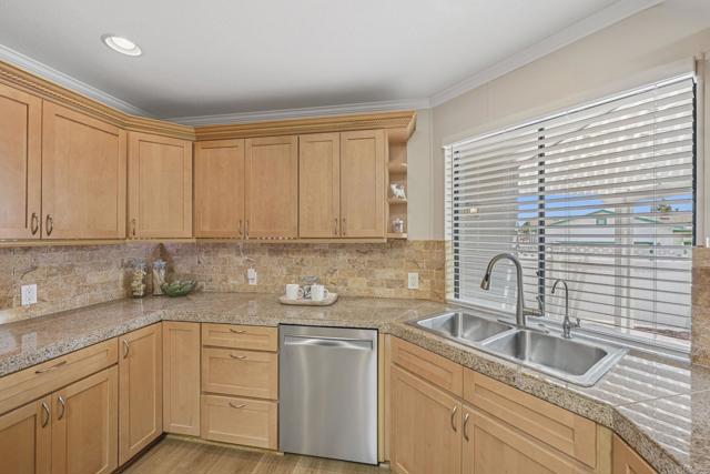 Detail Gallery Image 9 of 58 For 631 via Costa Rica, Vista,  CA 92081 - 2 Beds | 2 Baths