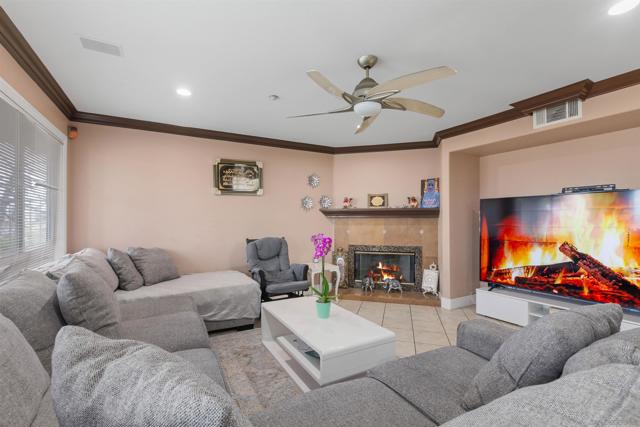 10394 Valley Waters Dr, Spring Valley CA: https://media.crmls.org/mediaz/72ff99e7-8d09-4bde-9a62-20971aeae36a.jpg