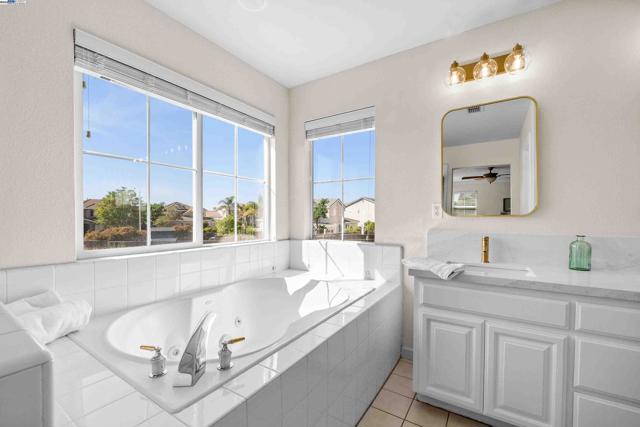 6235 Robertson Ave, Newark CA: https://media.crmls.org/mediaz/73000733-154e-49f2-b59b-abfb2b35ece6.jpg