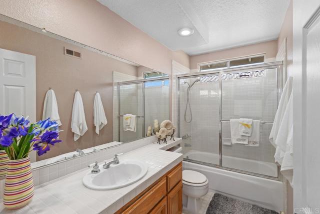 534 S Eveningsong Lane, Anaheim CA: https://media.crmls.org/mediaz/73003900-ca27-48ad-a4c6-c15f4bd853e2.jpg