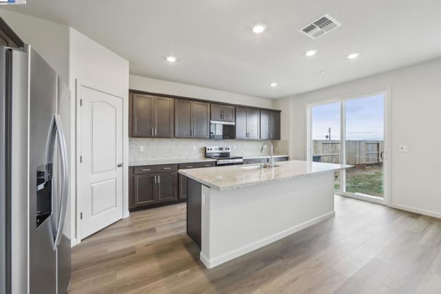 4111 Markovich Court, Richmond CA: https://media.crmls.org/mediaz/730039a0-f815-4a4a-9d9c-d49e8e364b8c.jpg
