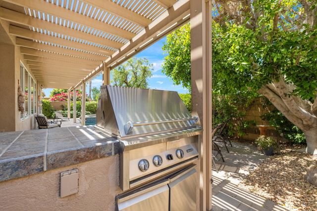 44085 Royal Troon Drive, Indio CA: https://media.crmls.org/mediaz/7300ecf5-f137-41b5-b168-f6b6add12121.jpg