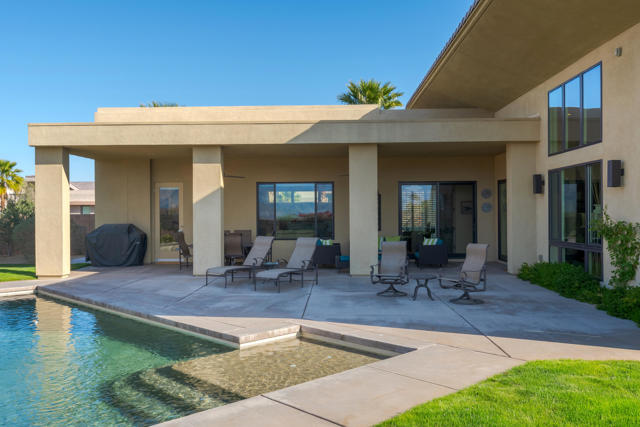 13 Via Montagna, Rancho Mirage CA: https://media.crmls.org/mediaz/73013d0b-2761-4d37-b1ff-a11f2f6430fa.jpg