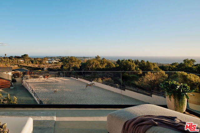 29685 Cuthbert Road, Malibu CA: https://media.crmls.org/mediaz/7301aa1b-803e-4d45-9d18-e362ebff8098.jpg