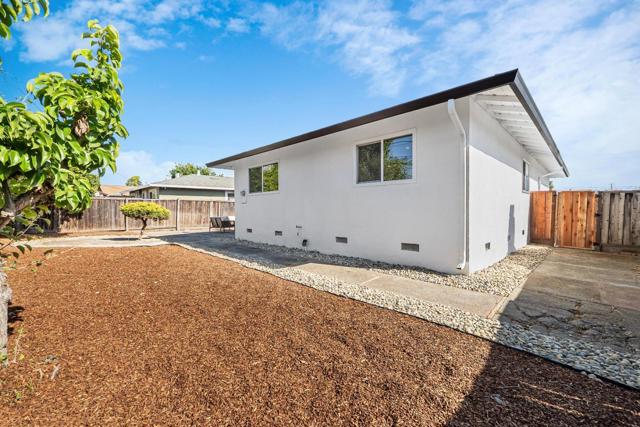 531 Easter Avenue, Milpitas CA: https://media.crmls.org/mediaz/7301b82e-a138-49ed-add9-7b1d5253bb2f.jpg