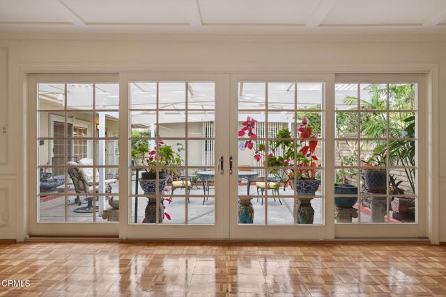 281 Glen Ellen Drive, Ventura CA: https://media.crmls.org/mediaz/73024adb-6d43-49b3-84fd-263127b68118.jpg