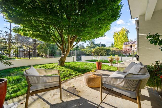 670 Edgewood Road, San Mateo CA: https://media.crmls.org/mediaz/73026bd9-bb7d-46f7-8b20-581dff2b6475.jpg