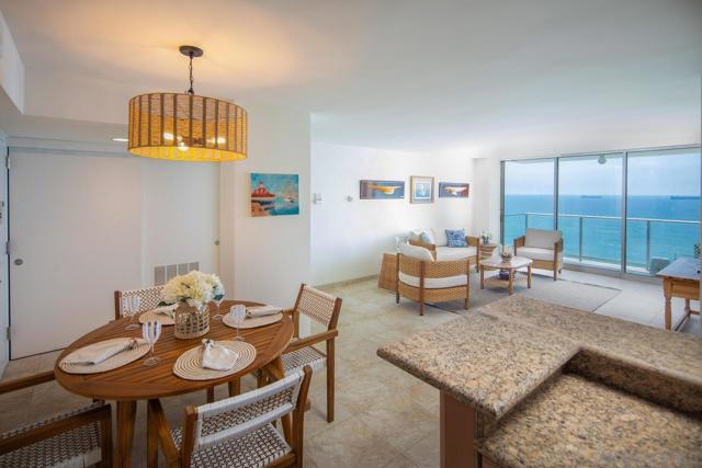 1830 Avenida Del Mundo, Coronado CA: https://media.crmls.org/mediaz/73027efe-9b5a-43a0-becc-9ebec697275f.jpg