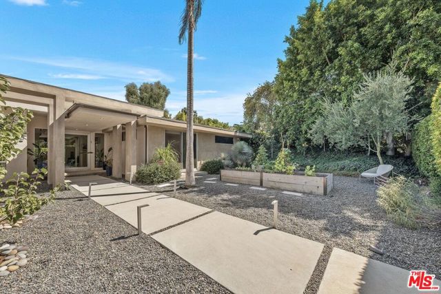 3112 Corda Drive, Los Angeles CA: https://media.crmls.org/mediaz/73029a13-7493-4ff4-8601-3ee241300ed0.jpg