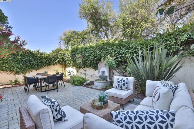 11030 Via Sorrento, Cupertino CA: https://media.crmls.org/mediaz/7302b177-a994-4d3d-9af2-cc93b811d083.jpg