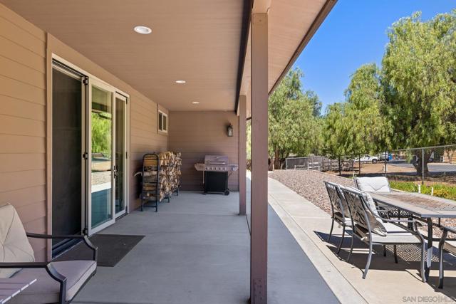 19553 Hidden Glen Road, Alpine CA: https://media.crmls.org/mediaz/7303106c-7685-4377-923b-29461fd5435c.jpg