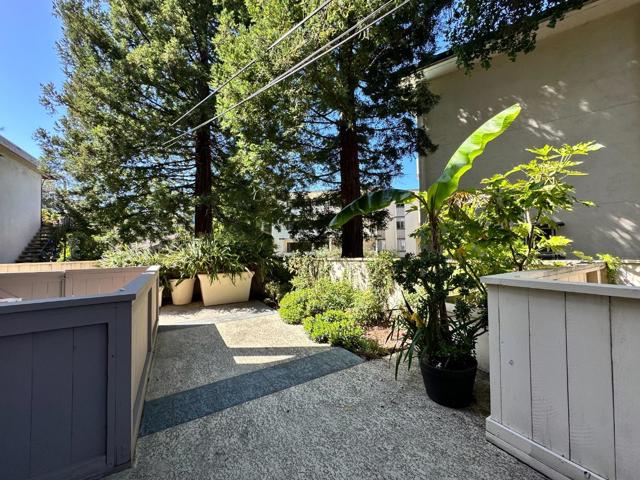 550 El Camino Real, Burlingame CA: https://media.crmls.org/mediaz/73049755-ea6d-4922-8a73-4d3ac506c599.jpg