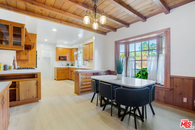 6207 Melba Avenue, Woodland Hills CA: https://media.crmls.org/mediaz/7304d67f-9ffd-4494-b0f5-e6be03e0469b.jpg