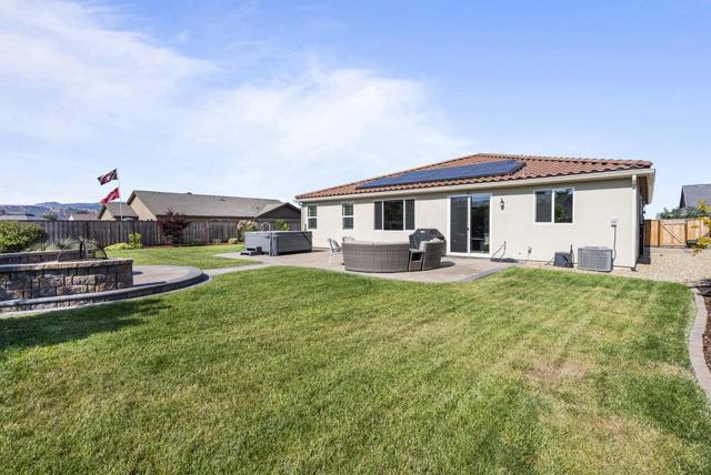 2721 Grayson Street, Hollister CA: https://media.crmls.org/mediaz/7304e9c3-51a3-41ef-969a-072072c48b51.jpg