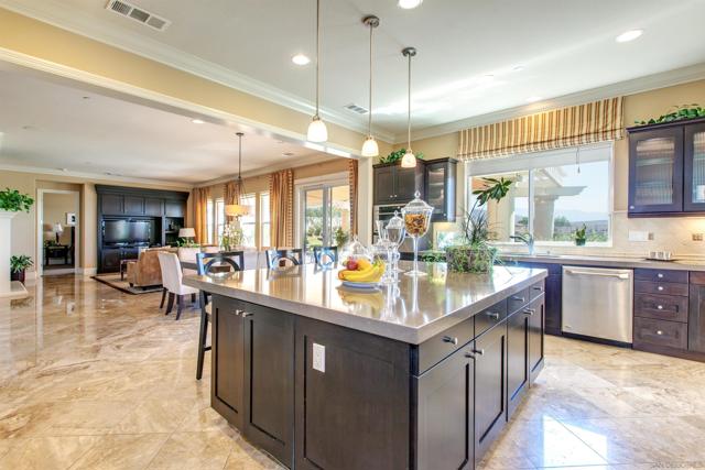 671 Via Maggiore, Chula Vista CA: https://media.crmls.org/mediaz/730520f0-082a-4495-b422-b598f5b1465c.jpg