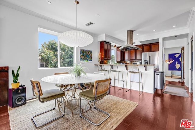 1153 N Formosa Avenue, Los Angeles CA: https://media.crmls.org/mediaz/730537bc-40f5-4f9d-bdfc-38efadd08935.jpg