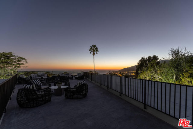 286 Quadro Vecchio Drive, Pacific Palisades CA: https://media.crmls.org/mediaz/73056d38-2ba9-45b0-bb5e-5716aed4f9c1.jpg