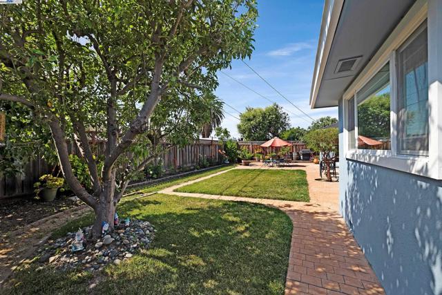 5266 Troy Ave, Fremont CA: https://media.crmls.org/mediaz/73057fb5-df63-4eb7-927e-be7cdab42904.jpg