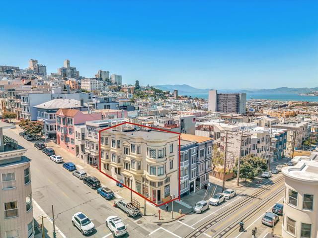 806810 Union Street, San Francisco CA: https://media.crmls.org/mediaz/7306c1cb-d5c7-4245-8ef2-0ff2793852c0.jpg